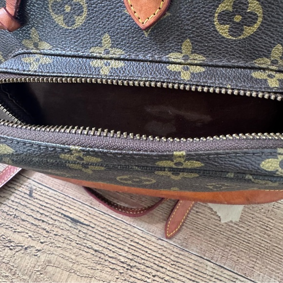 LOUIS VUITTON Vintage Monogram Logo Montsouris Backpack - Picture 10 of 16
